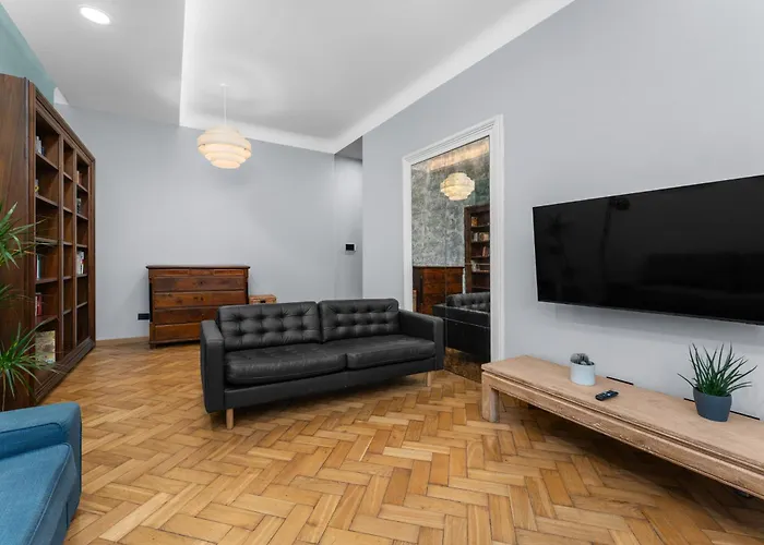 Swietej Gertrudy Chic By Bookinghost *