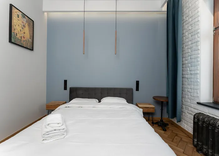 Swietej Gertrudy Chic By Bookinghost